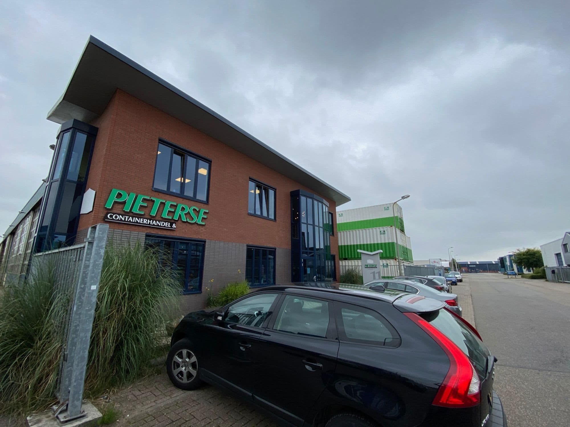 De aanschaf van de container